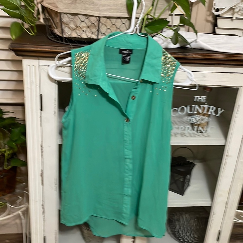 Rue21 small green sleeveless gold on shoulders Gently used button down
